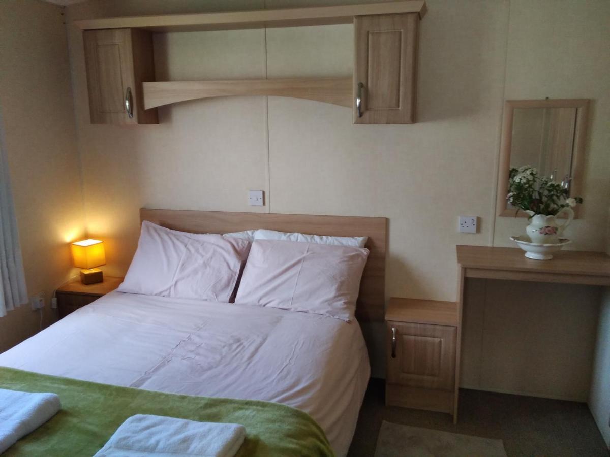 Private Caravan Situated At Parkdean Holiday Resort St Margaret'S At Cliffe Number 18 Екстериор снимка