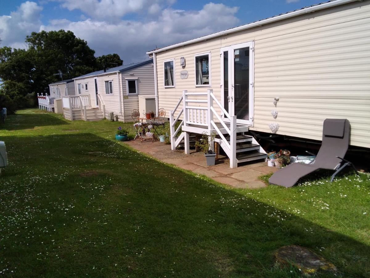 Private Caravan Situated At Parkdean Holiday Resort St Margaret'S At Cliffe Number 18 Екстериор снимка